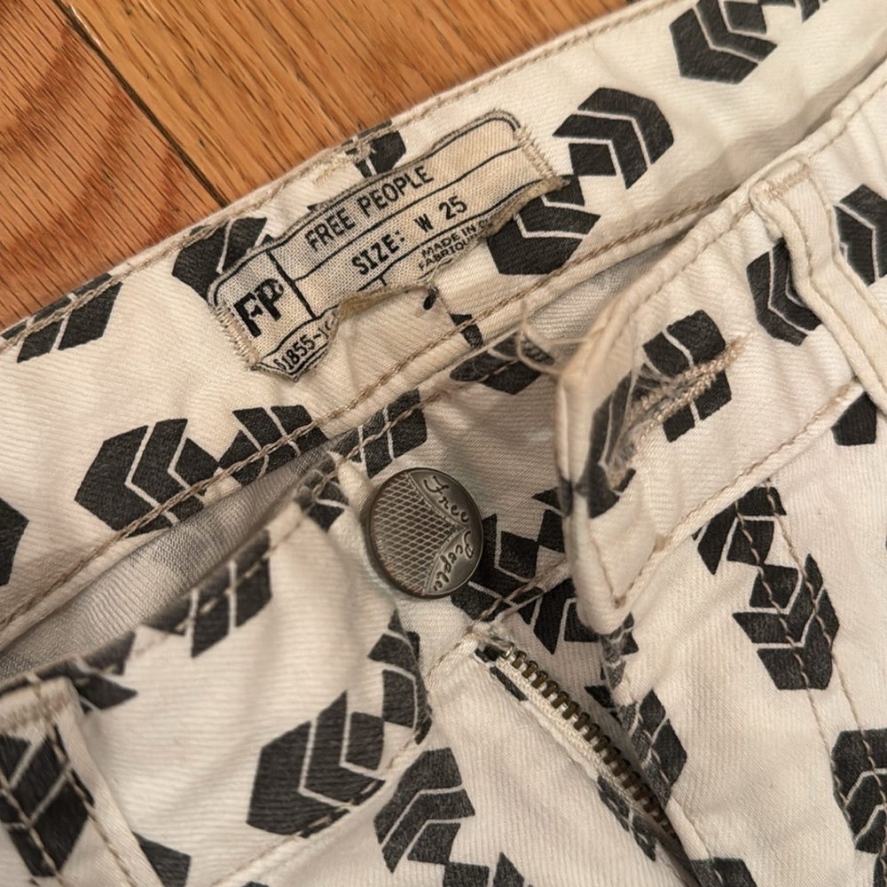Free People Magnolia Skinny Jeans in Black & White Arrowhead Size 25 - Picture 4 of 7